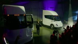 tesla-semi-ertelemelerle-dolu-5-yilin-akabinde-birinci-musterisine-ulasti-tJlexpK8.jpg