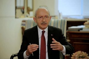 kilicdaroglu-iyi-bir-egitimin-en-buyuk-dusmani-nedir-karsilik-cok-kolay-siyaset-vZT96VP9.jpg
