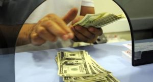 piyasalarda-dolar-karmasasi-doviz-cekmek-artik-randevuyla-xssUeuij.jpg